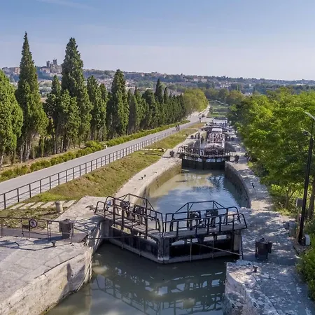Solea, Piscine Et Mediterranee Titre Fr * Béziers